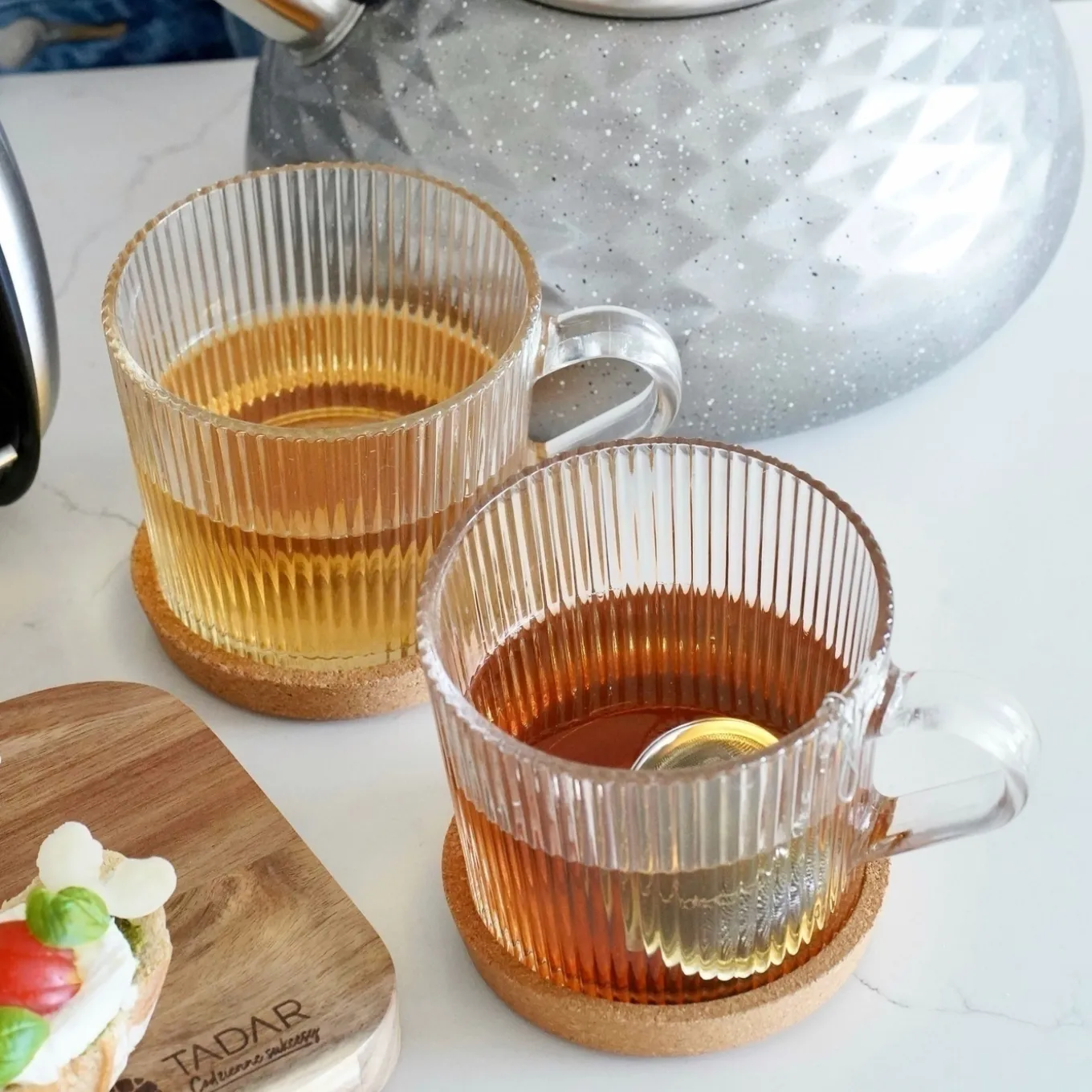 Kubki szklane Tadar Sue 400 ml 6 sztuk i 6 podkładek korkowych