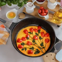 Patelnia głęboka na indukcję marmurowa z pokrywką Starke Pro Embossed 28 x 7,5 cm