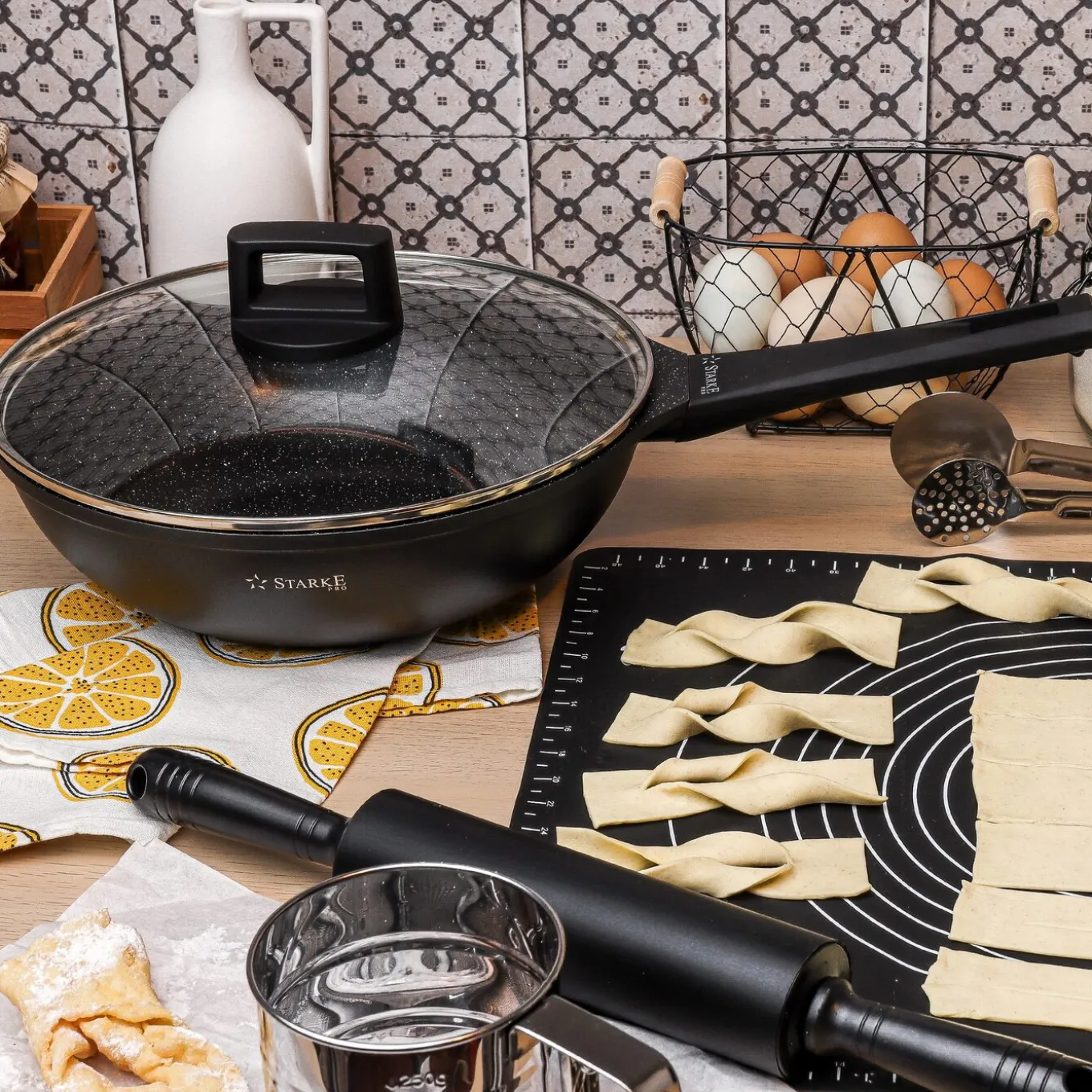 Patelnia WOK na indukcję z pokrywką Starke Pro Taylor Marble 28 cm