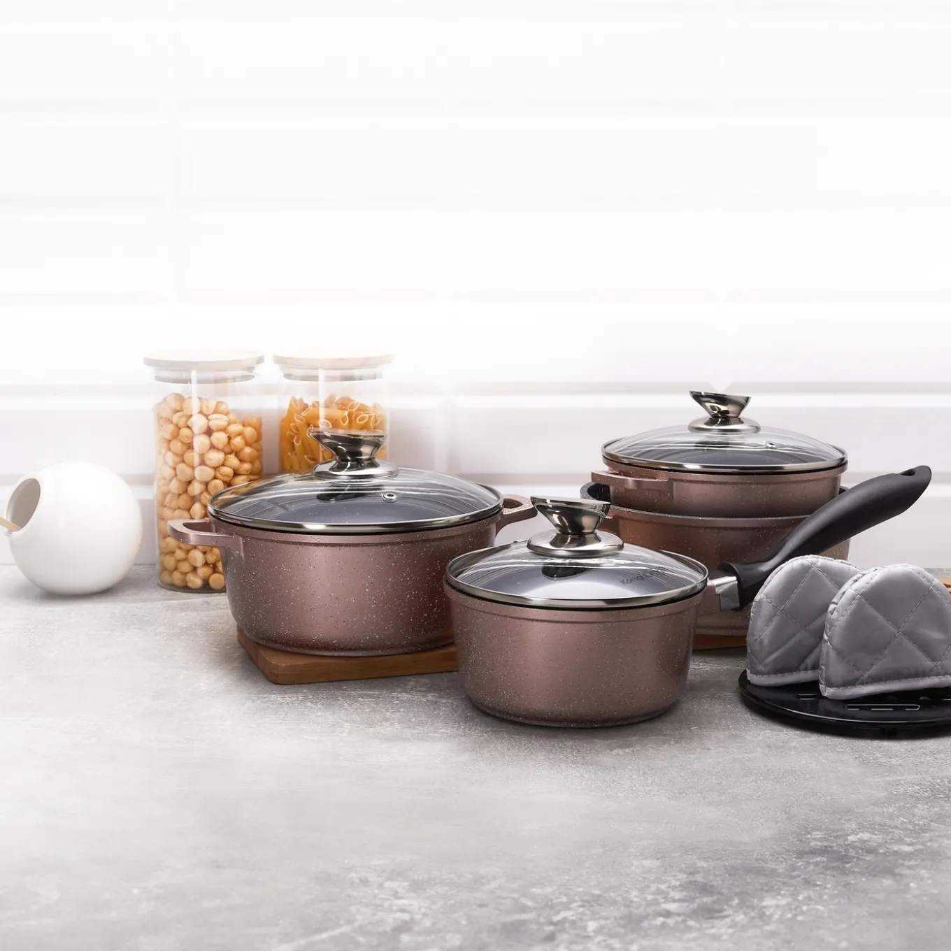 Zestaw garnków Konighoffer Pollo Rose Gold 8 elementów 2 nakładki i 2 podkładki