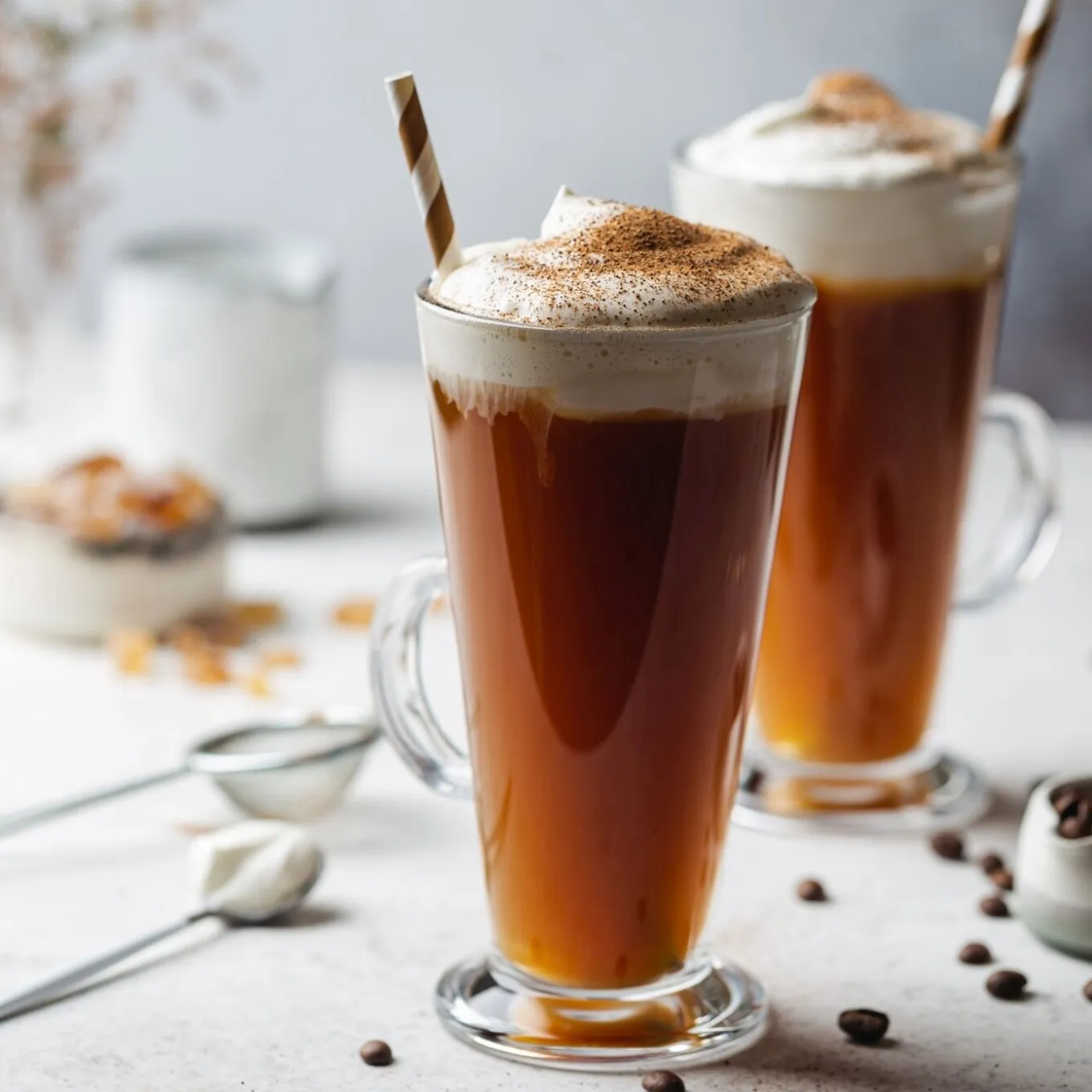 Zestaw 6 szklanek Tadar Caffee Latte 250 ml i 6 złotych łyżeczek koktajlowych